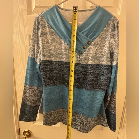 Blue and Gray Colorblock Long Sleeve Top with Button Detail - Picture 5 of 7